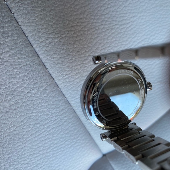 Michael Kors Watch - Picture 6 of 8